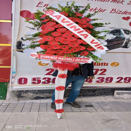 Çelenk Tekli Yapay Beyaz Fon